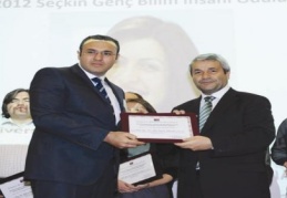 Üstün başarı ödülü aldı