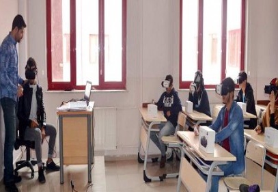 Uygulamalı ders eğitimi ve yangın söndürme tatbikatı verildi
