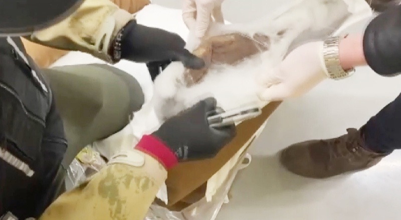 Uyuşturucu bu kez bebek yorganının içinden çıktı