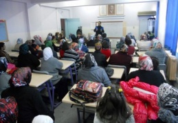 Uyuşturucu Madde Kullanımına Karşı Velilerin Üzerine Düşenler’ anlatıldı