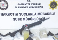 Uyuşturucu madde, silah ve para ele geçirildi
