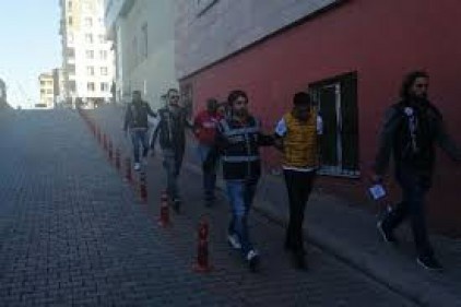 Uyuşturucu operasyonunda 3 kişi gözaltına alındı 