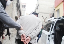 Uyuşturucu operasyonunda annesinin Ankara’da dediği zanlı yan evde çıktı