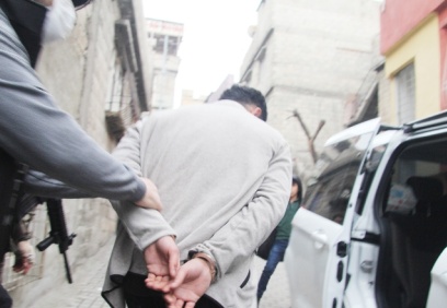 Uyuşturucu operasyonunda annesinin Ankara’da dediği zanlı yan evde çıktı
