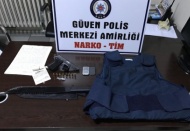 Uyuşturucu operasyonunda çelik yelek ele geçirildi 
