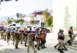 Uyuşturucu operasyonunda gözaltına alınan 18 kişi adliyeye sevk edildi