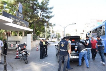 Uyuşturucu satan 3 kişi gözaltına alındı 