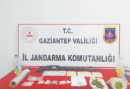 Uyuşturucu satışı yapılan evden 4 kişi gözaltına alındı