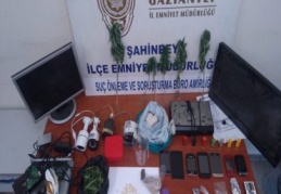 Uyuşturucu taciri suçüstü yakalandı 