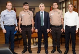 Uyuşturucu tacirlerine darbe vuran 2 bekçiye ödül verildi 