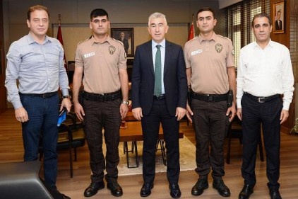Uyuşturucu tacirlerine darbe vuran 2 bekçiye ödül verildi 