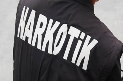 Uyuşturucu tacirlerine eş zamanlı baskın: 5 gözaltı 
