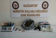 Uyuşturucu ve silahtan bol şey yok