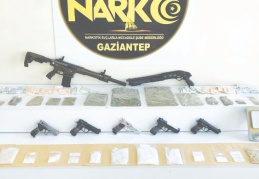 Uyuşturucuyu, tuvalet gideri ve otomobil anahtarına gizlediler