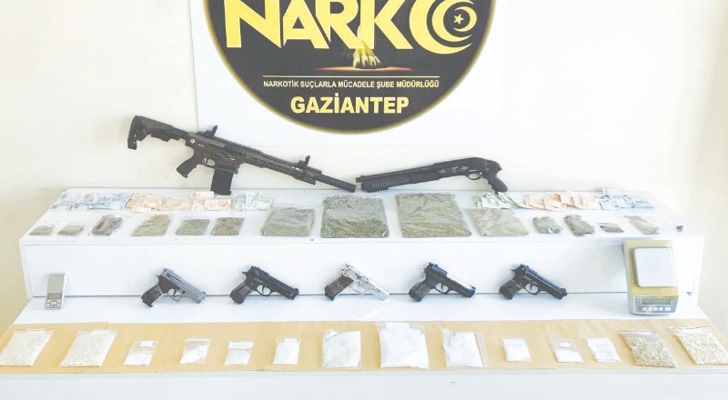 Uyuşturucuyu, tuvalet gideri ve otomobil anahtarına gizlediler