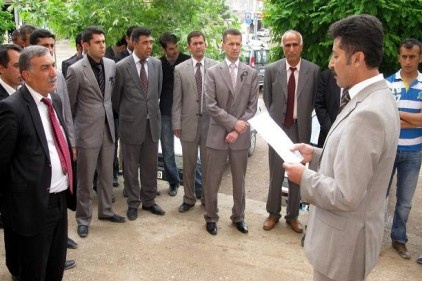 Üzgünüz, kızgınız öfkeliyiz ve tepkiliyiz