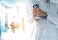 Uzman ve pratisyen hekimlere 2 bin 500 ila 5 bin lira arasında zam geliyor