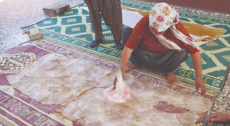 Üzüm salkımları, şıraya dönüşüyor