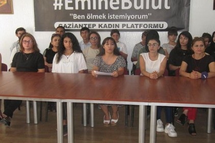 Vahşice işlenmiş cinayetleri kadınlar olarak lanetliyoruz