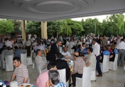 Vakıf parasıyla 500 kişiye iftar yemeği