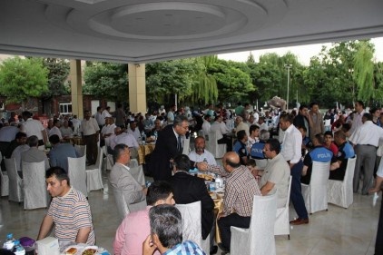 Vakıf parasıyla 500 kişiye iftar yemeği