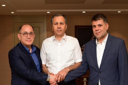 Vali Ali Yerlikaya Gaziantepspor Olağanüstü kongresinde Başkan adaylıklarını açıklayan Hasan Şahin ve Mutlu Özpineci&#82