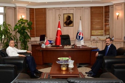 Vali Ali Yerlikaya&#8217;dan Rektör Gür&#8217;e ziyaret