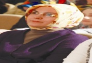 Vali eşi neden korumayla gezer