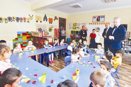 Vali Gül, okulları ziyaret ediyor