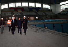Vali Gül, olimpik yüzme havuzu inşaatını inceledi 