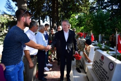 Vali Gül, şehitlik ve huzurevini ziyaret etti