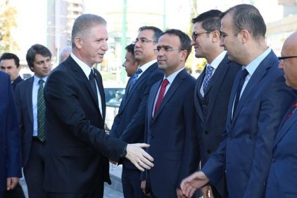 Vali Gül&#8217;ün ilk talimatı: "İnisiyatifi vatandaştan yana kullanın" oldu 