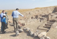 Vali Soytürk, Oylum Höyük kazı alanında inceleme yaptı