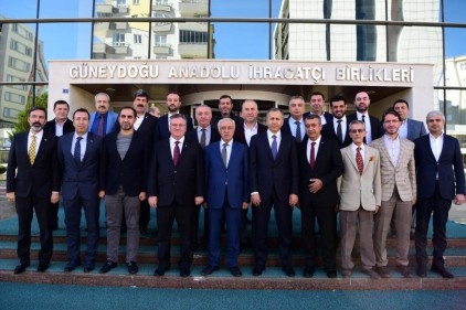 Vali Yerlikaya İhracatçılarla vedalaştı
