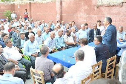 Vali Yerlikaya Yavuzeli ilçesinde muhtarlarla buluştu