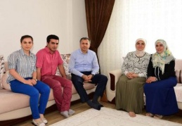 Vali Yerlikaya’dan şehit ailelerine ziyaret
