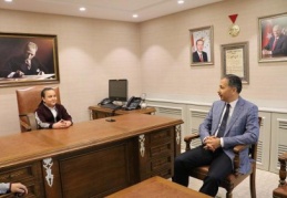 "Valiyim ya" cevabını verdi 