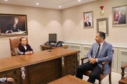 "Valiyim ya" cevabını verdi 