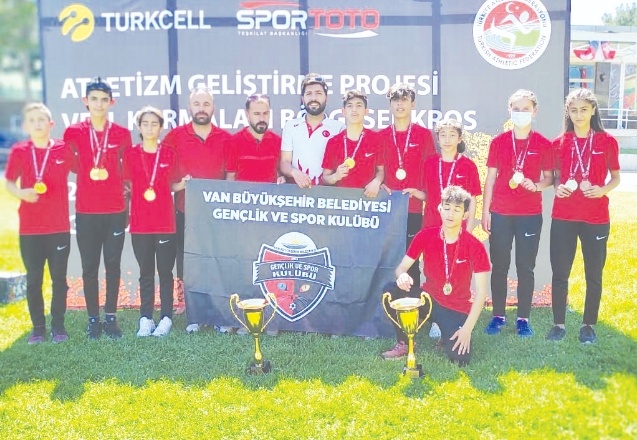 Van Büyükşehir Belediyesi Atletizm Takımı Türkiye şampiyonu oldu