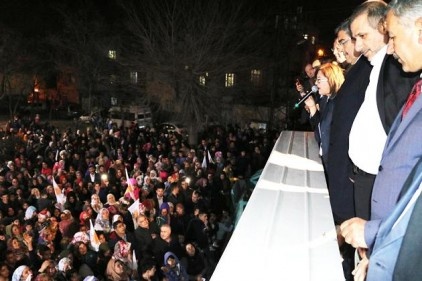 Vatan mahallesinde miting gibi karşılama 
