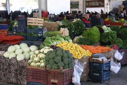 Vatandaş da pazarcı da pahalılıktan şikayetçi
