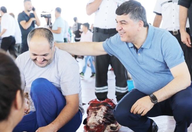 Vatandaş, kurbanını hijyenik ortamlarda kestirebilecek