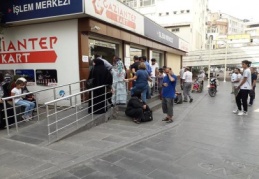 Vatandaş saatlerce bekledi