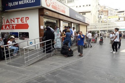 Vatandaş saatlerce bekledi