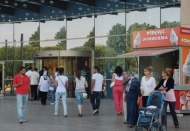 Vatandaşlar alış-veriş merkezlerine akın etti