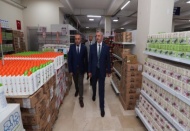 Vatandaşlar kendilerine verilen kartlarla sosyal markette gönüllerince alış veriş yapabiliyor