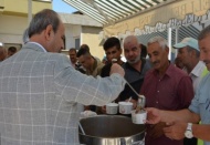 Vatandaşlara aşure dağıtıldı