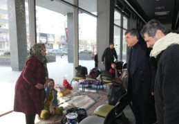 Vatandaşları ziyaret ediyorlar
