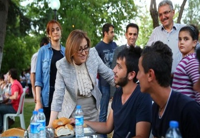 Vatandaşlarla iftar çadırında buluştu