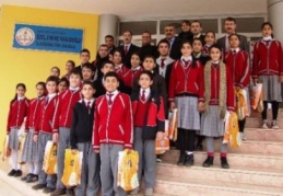Veliler, açtıkları kermesle 7  kardeş okula yardım eli uzattı